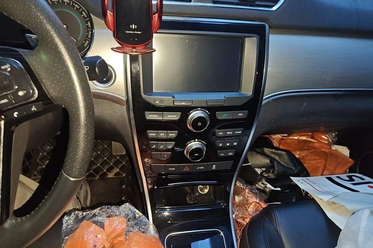 Used Haval H2 2018 Red-Label 1.5T Dual-Clutch Two-Wheel-Drive Elite Model Audio And AC Panel