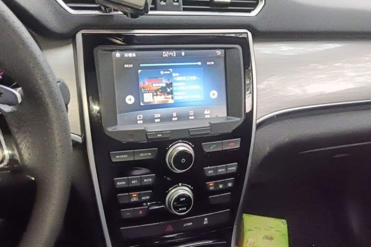 Used Haval H2 2018 1.5T Dual-Clutch Two-Wheel Drive ZhiShang Model China VI Standard Audio And AC Panel