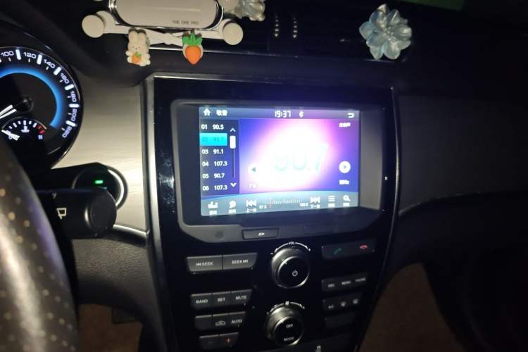 Used Haval H2 2018 Chuanxiang Edition Red Badge 1.5T Dual-Clutch Two-Wheel Drive ZhiShang Model Audio And AC Panel