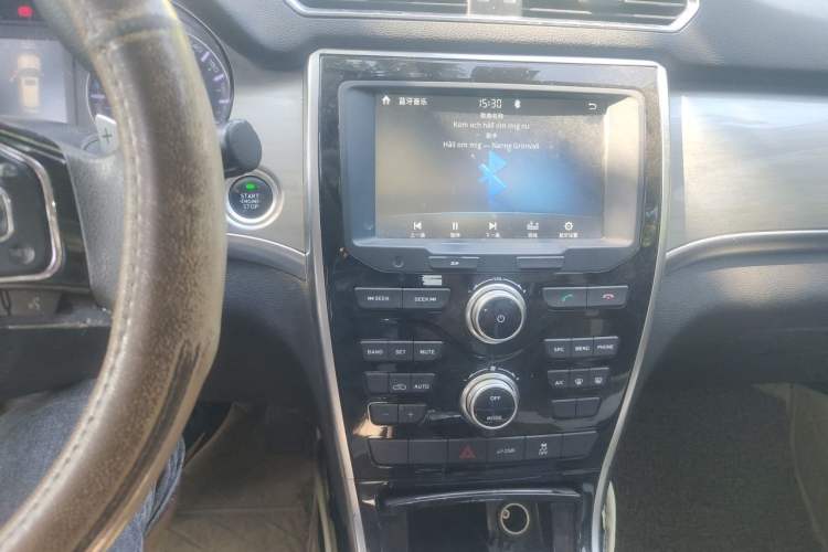 Used Haval H2 2018 1.5T Dual-Clutch Two-Wheel Drive Fashion Model China VI Standard Audio And AC Panel