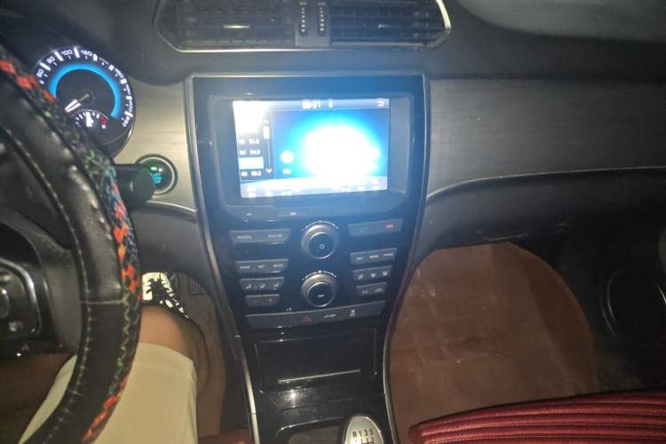 Used Haval H2 2018 Red-Label 1.5T Manual Two-Wheel Drive Elite Model Audio And AC Panel