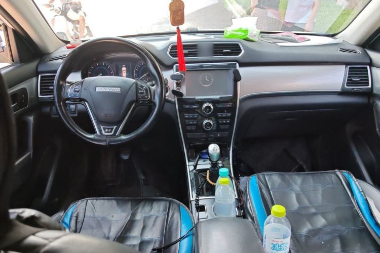 Used Haval H2 2018 1.5T Manual Two-Wheel Drive Luxury Model China VI Standard Center Console