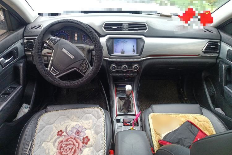 Used Haval H2 2018 Chuanxiang Edition 1.5T Manual Two-Wheel Drive Fashion Model China V Standard Center Console
