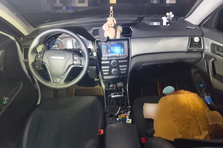 Used Haval H2 2018 1.5T Dual-Clutch Two-Wheel Drive Fashion Model China VI Standard Center Console