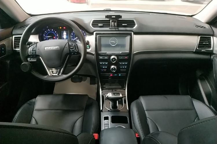 Used Haval H2 2018 1.5T Dual-Clutch Two-Wheel Drive Fashion Model China VI Standard Center Console