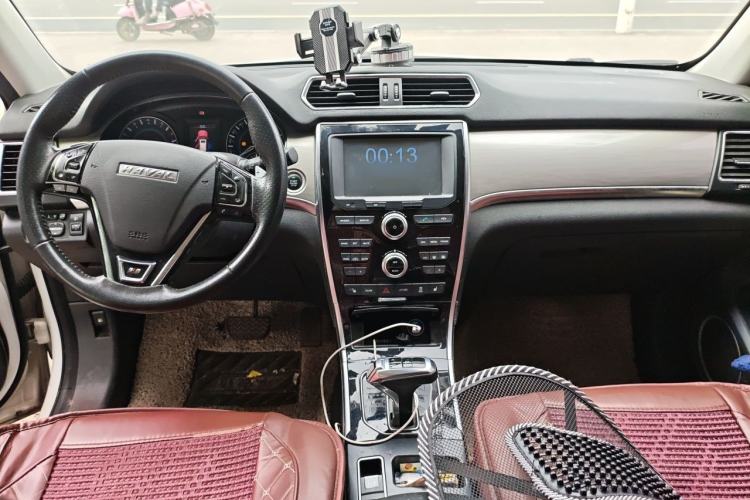 Used Haval H2 2018 Red-Label 1.5T Dual-Clutch Two-Wheel-Drive Luxury Model Center Console