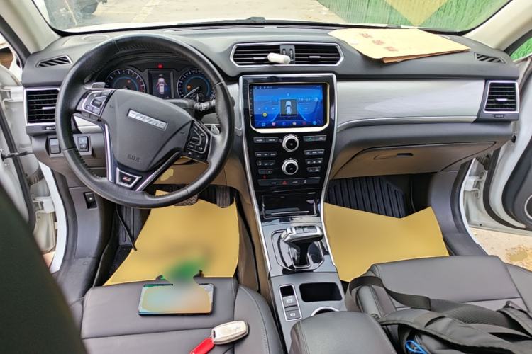 Used Haval H2 2018 Red-Label 1.5T Dual-Clutch Two-Wheel-Drive Elite Model Center Console