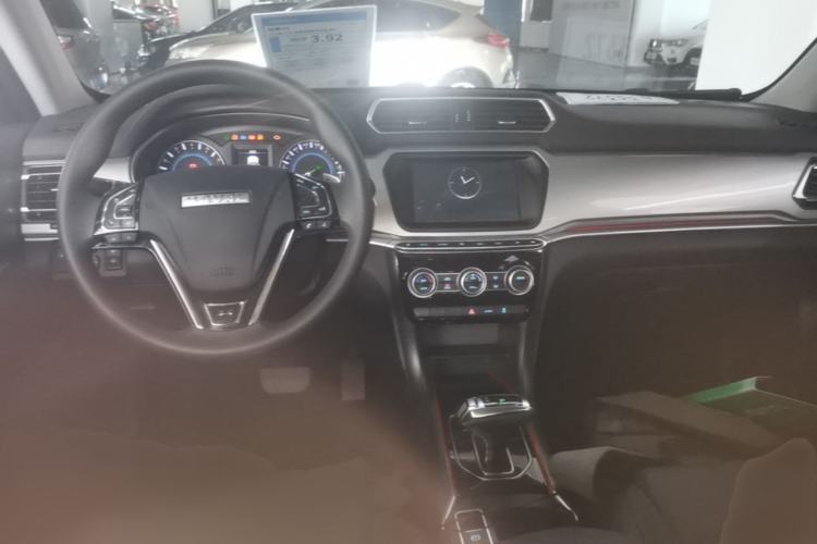 Used Haval H2 2018 1.5T Dual-Clutch Two-Wheel Drive Fashion Model China VI Standard Center Console