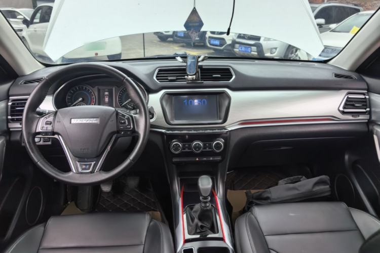 Used Haval H2 2018 Blue Label 1.5T Manual Two-Wheel Drive Luxury Model Center Console