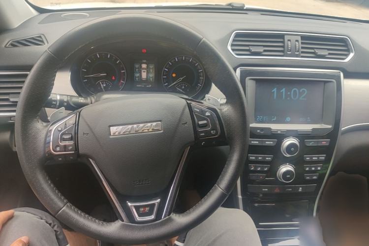 Used Haval H2 2018 Red-Label 1.5T Dual-Clutch Two-Wheel-Drive Elite Model Center Console