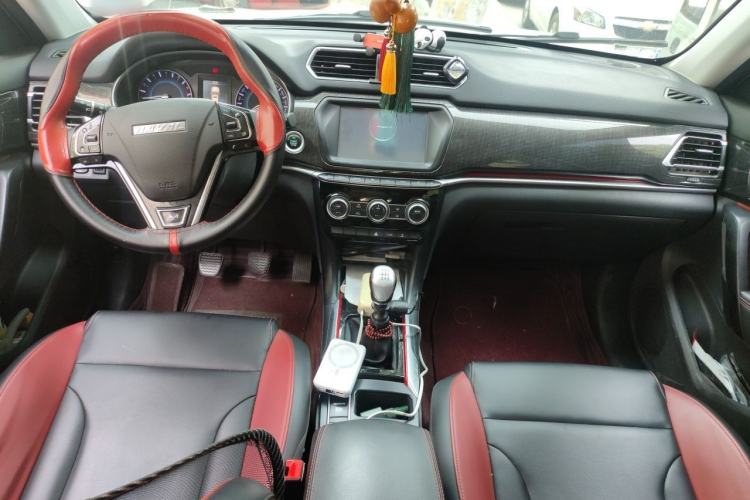 Used Haval H2 2018 Chuanxiang Edition Blue Badge 1.5T Manual Two-Wheel Drive Fashionable Model Center Console