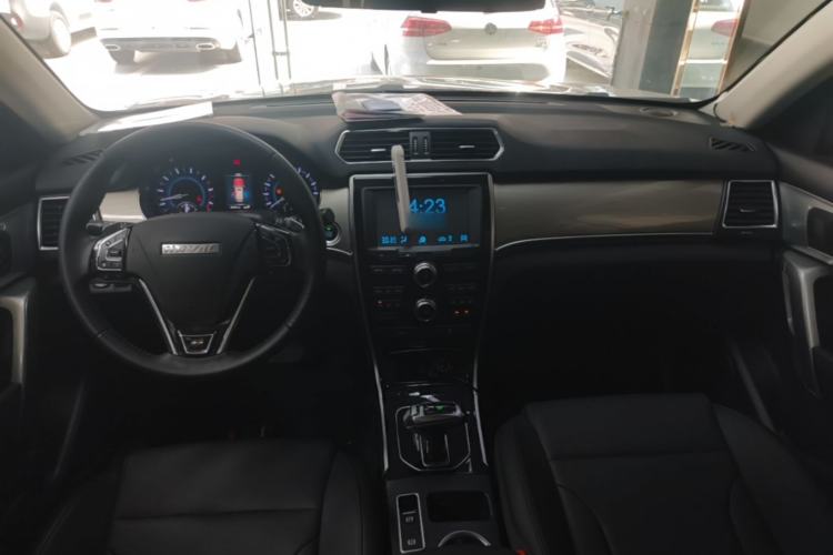 Used Haval H2 2018 Red-Label 1.5T Dual-Clutch Two-Wheel-Drive Elite Model Center Console