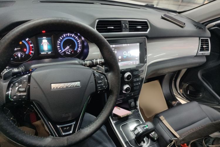 Used Haval H2 2018 1.5T Dual-Clutch Two-Wheel Drive Fashion Model China VI Standard Center Console