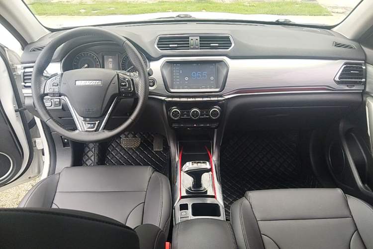 Used Haval H2 2018 Blue-Label 1.5T Dual-Clutch Two-Wheel-Drive Luxury Model Center Console