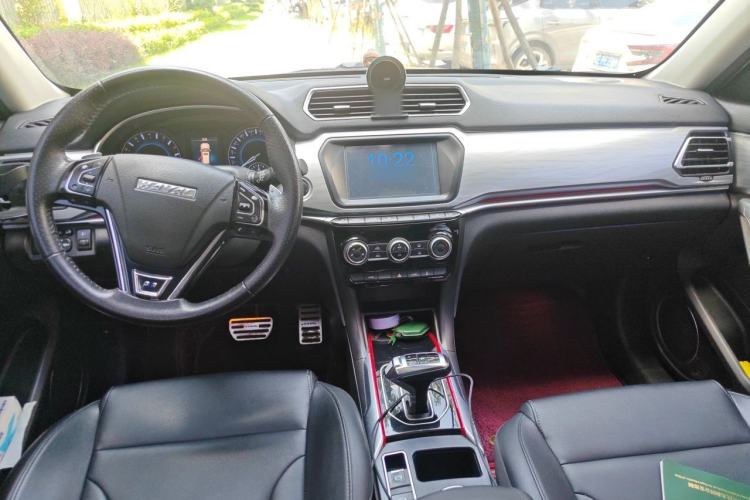 Used Haval H2 2018 Blue-Label 1.5T Dual-Clutch Two-Wheel-Drive Luxury Model Center Console