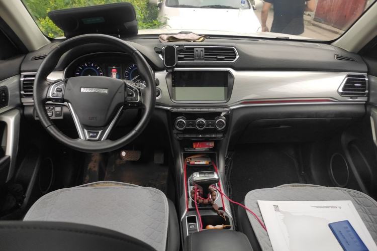Used Haval H2 2018 Blue-Label 1.5T Dual-Clutch Two-Wheel-Drive Luxury Model Center Console
