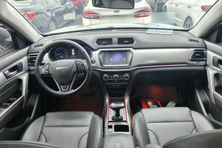 Used Haval H2 2018 Blue-Label 1.5T Dual-Clutch Two-Wheel-Drive Luxury Model Center Console