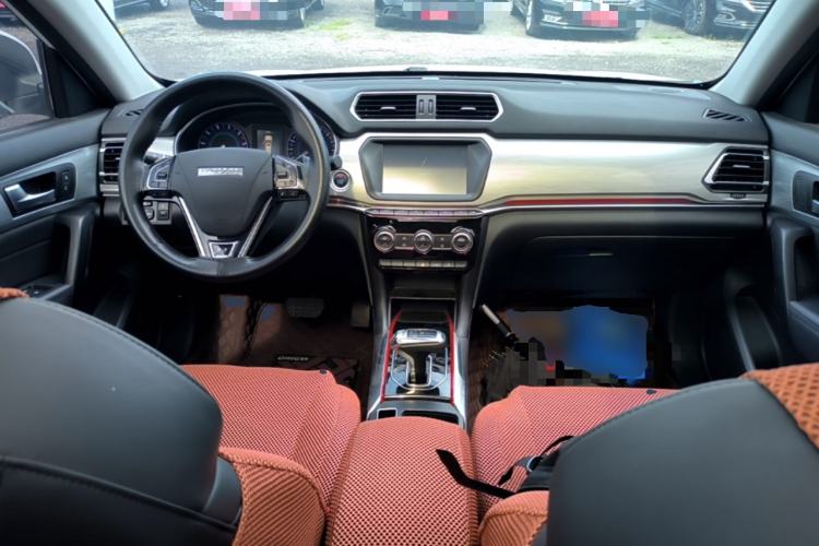 Used Haval H2 2018 Chuanxiang Edition Blue Badge 1.5T Dual-Clutch Two-Wheel Drive Fashionable Model Center Console