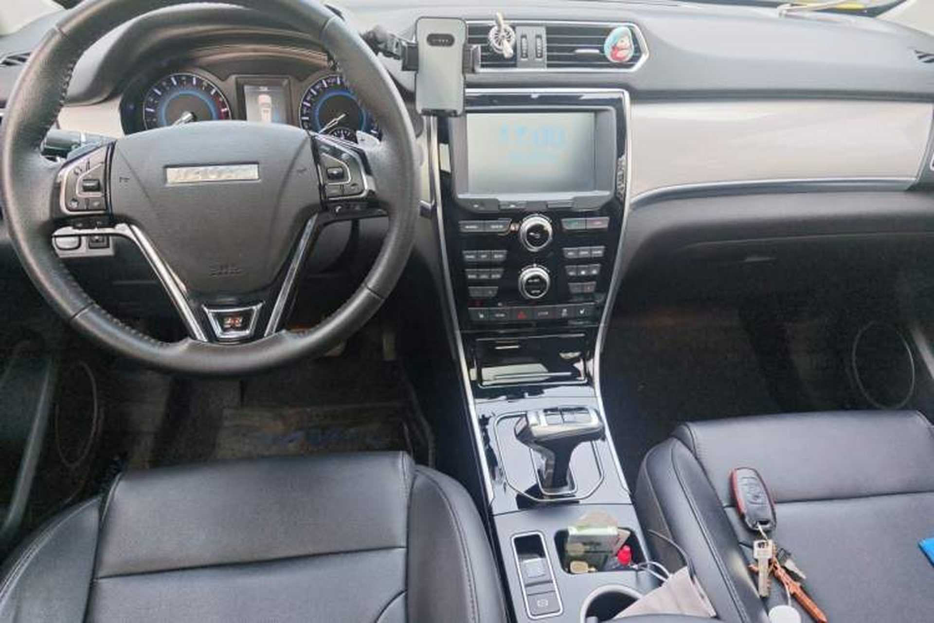 Used Haval H2 2018 Red-Label 1.5T Dual-Clutch Two-Wheel-Drive Luxury Model Center Console