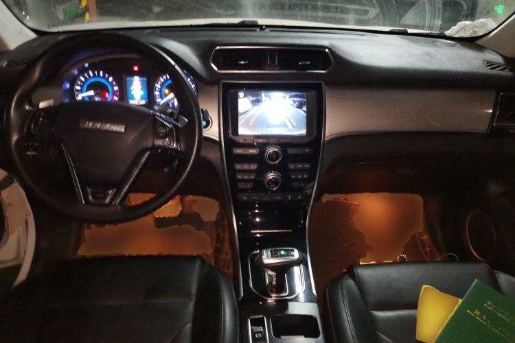 Used Haval H2 2018 Red-Label 1.5T Dual-Clutch Two-Wheel-Drive Luxury Model Center Console