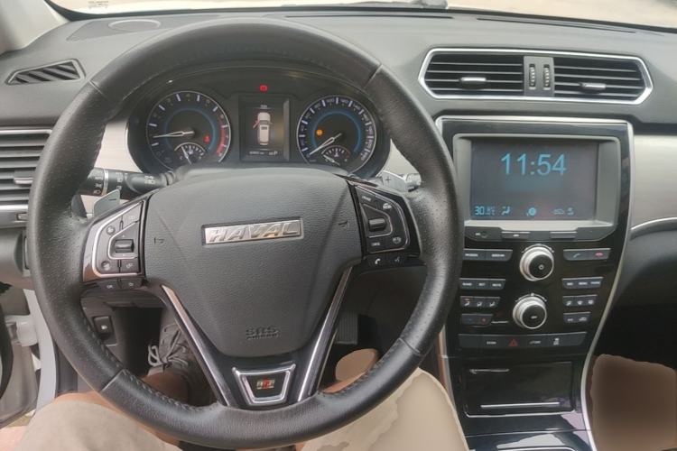Used Haval H2 2018 Red-Label 1.5T Dual-Clutch Two-Wheel-Drive Elite Model Center Console