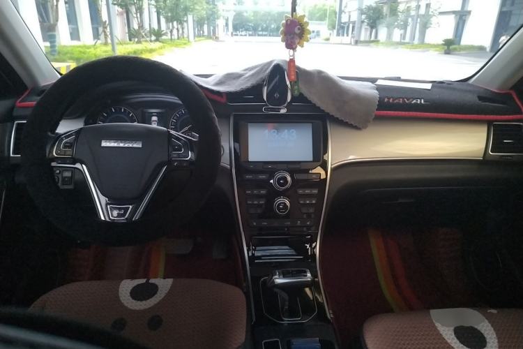 Used Haval H2 2018 Red-Label 1.5T Dual-Clutch Two-Wheel-Drive Luxury Model Center Console