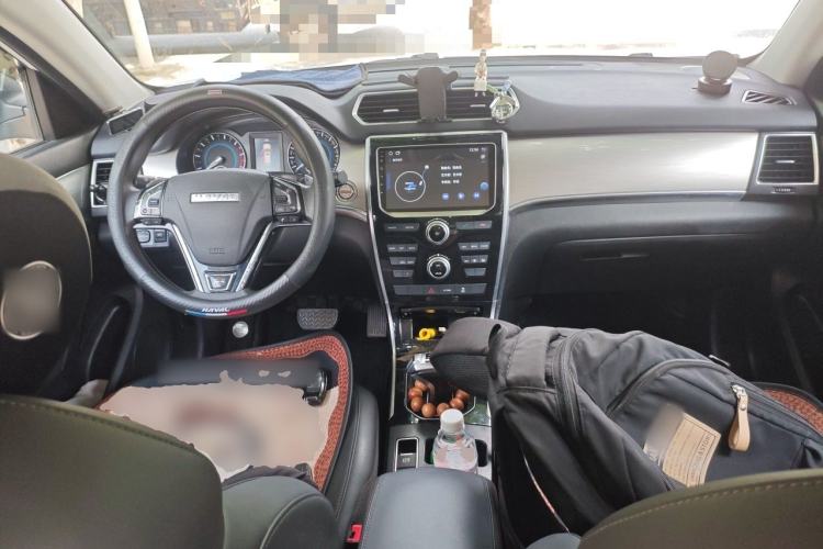 Used Haval H2 2018 Chuanxiang Edition 1.5T Dual-Clutch Two-Wheel Drive ZhiShang Model China V Standard Center Console