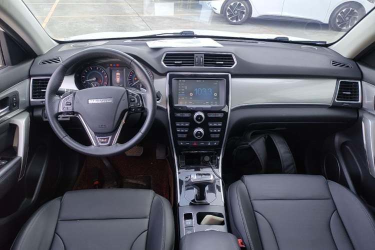 Used Haval H2 2018 Red-Label 1.5T Dual-Clutch Two-Wheel-Drive Luxury Model Center Console