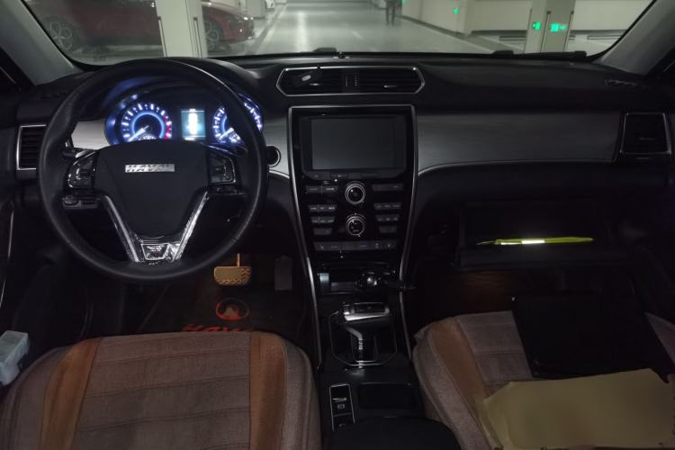 Used Haval H2 2018 Red-Label 1.5T Dual-Clutch Two-Wheel-Drive Luxury Model Center Console