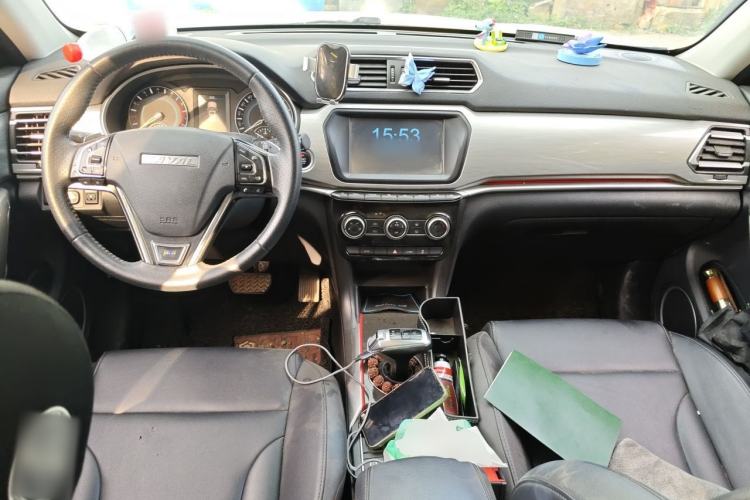 Used Haval H2 2018 Blue-Label 1.5T Dual-Clutch Two-Wheel-Drive Luxury Model Center Console