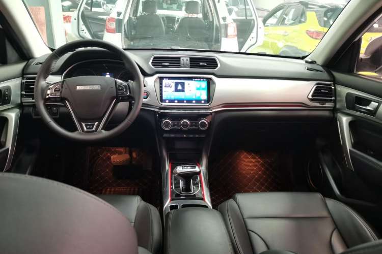 Used Haval H2 2018 Blue-Label 1.5T Dual-Clutch Two-Wheel-Drive Luxury Model Center Console