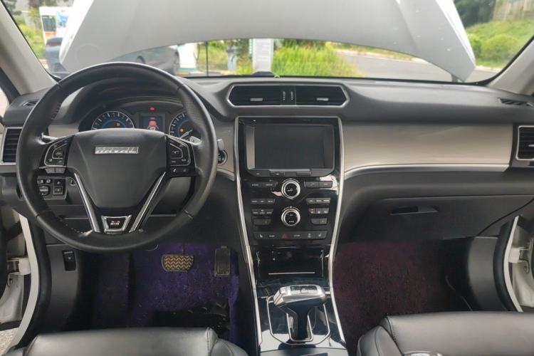 Used Haval H2 2018 Red-Label 1.5T Dual-Clutch Two-Wheel-Drive Luxury Model Center Console