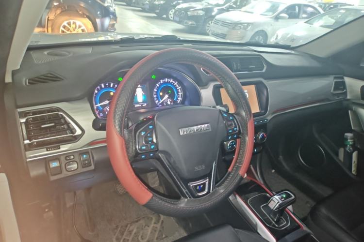 Used Haval H2 2018 Blue Label 1.5T Dual-Clutch Two-Wheel-Drive Elite Model Center Console