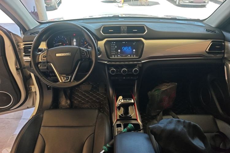 Used Haval H2 2018 Blue-Label 1.5T Dual-Clutch Two-Wheel-Drive Luxury Model Center Console