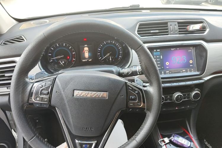 Used Haval H2 2018 Blue-Label 1.5T Dual-Clutch Two-Wheel-Drive Luxury Model Center Console