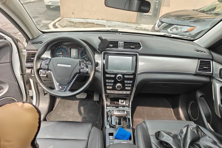 Used Haval H2 2018 Red-Label 1.5T Dual-Clutch Two-Wheel-Drive Luxury Model Center Console