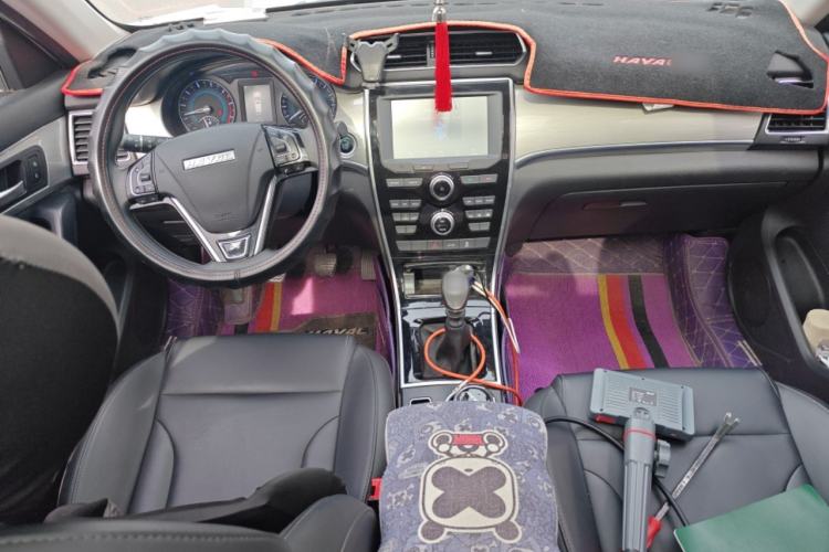 Used Haval H2 2018 Red-Label 1.5T Manual Two-Wheel Drive Elite Model Center Console