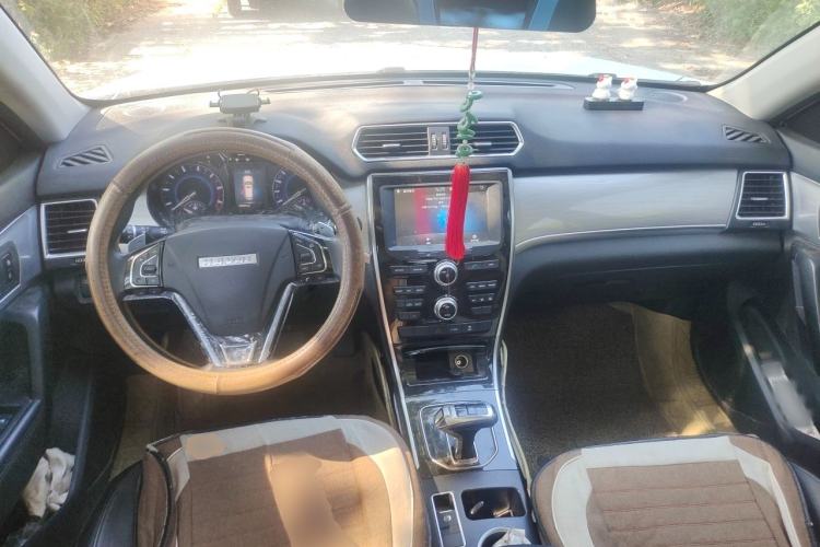 Used Haval H2 2018 1.5T Dual-Clutch Two-Wheel Drive Fashion Model China VI Standard Center Console