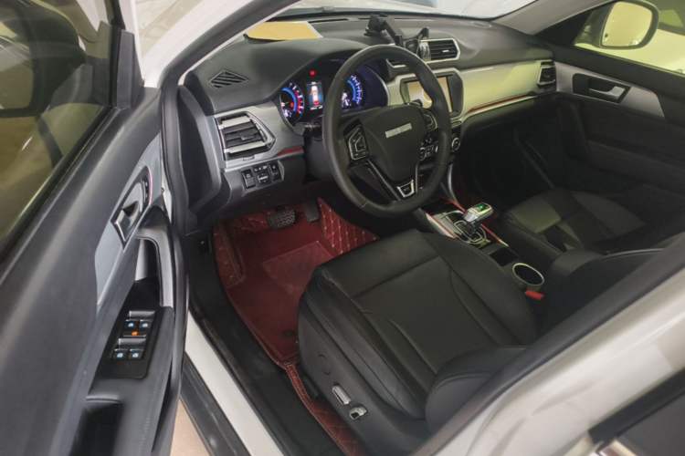 Used Haval H2 2018 Chuanxiang Edition Blue Badge 1.5T Dual-Clutch Two-Wheel Drive ZhiShang Model Driver Seat
