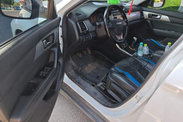 Used Haval H2 2018 1.5T Manual Two-Wheel Drive Luxury Model China VI Standard Driver Seat