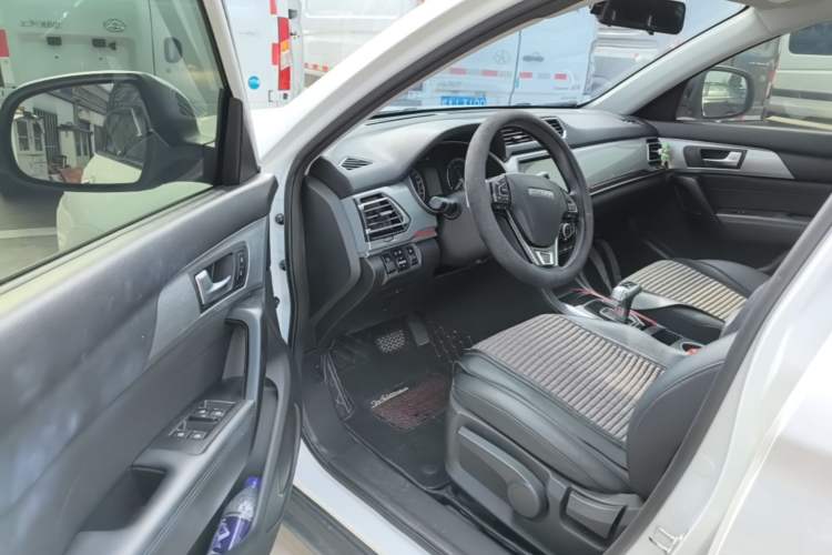 Used Haval H2 2018 1.5T Dual-Clutch Two-Wheel Drive Fashion Model China VI Standard Driver Seat
