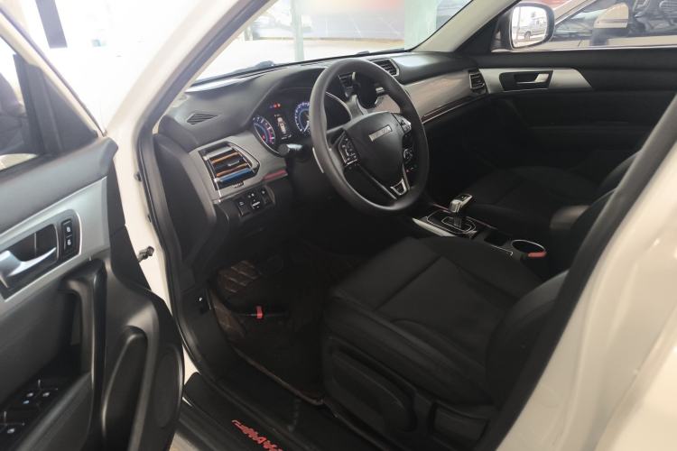 Used Haval H2 2018 Chuanxiang Edition Blue Badge 1.5T Dual-Clutch Two-Wheel Drive Fashionable Model Driver Seat