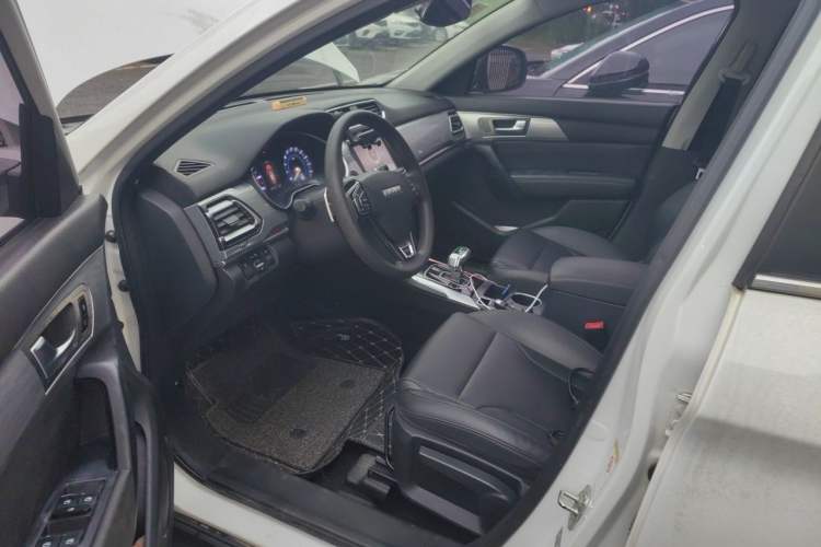 Used Haval H2 2018 Chuanxiang Edition Blue Badge 1.5T Dual-Clutch Two-Wheel Drive Fashionable Model Driver Seat