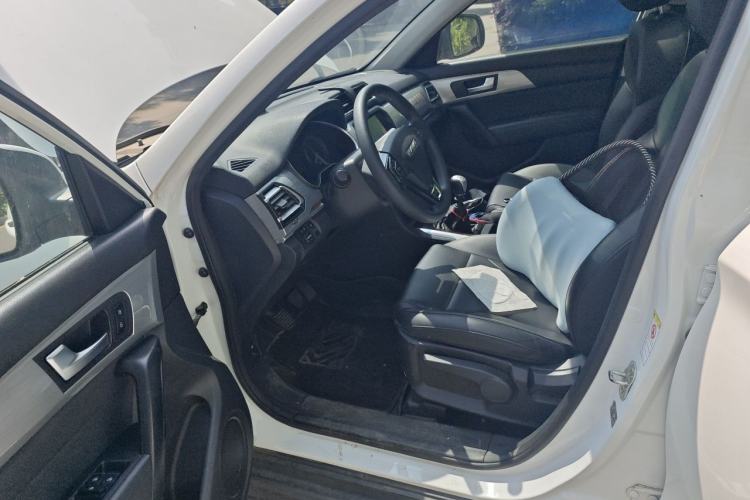 Used Haval H2 2018 Chuanxiang Edition 1.5T Manual Two-Wheel Drive Fashion Model China V Standard Driver Seat