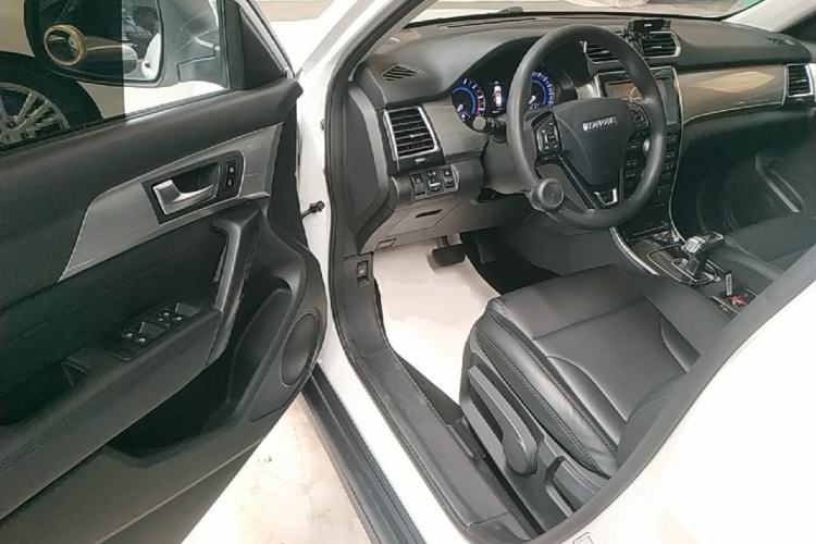 Used Haval H2 2018 1.5T Dual-Clutch Two-Wheel Drive Fashion Model China VI Standard Driver Seat