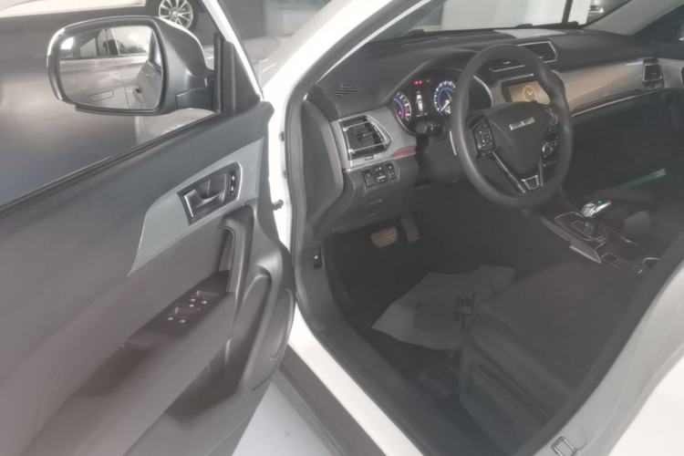 Used Haval H2 2018 1.5T Dual-Clutch Two-Wheel Drive Fashion Model China VI Standard Driver Seat