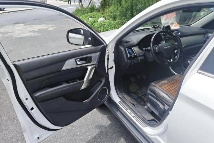 Used Haval H2 2018 Red-Label 1.5T Manual Two-Wheel Drive Luxury Model Driver Seat