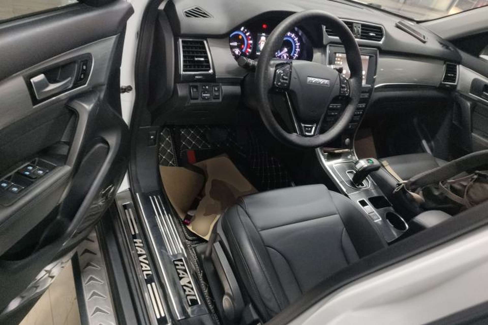 Used Haval H2 2018 1.5T Dual-Clutch Two-Wheel Drive Fashion Model China VI Standard Driver Seat