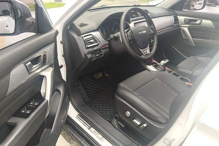 Used Haval H2 2018 Blue-Label 1.5T Dual-Clutch Two-Wheel-Drive Luxury Model Driver Seat
