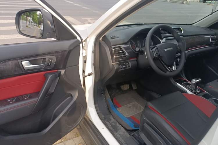 Used Haval H2 2018 1.5T Dual-Clutch Two-Wheel Drive Fashion Model China VI Standard Driver Seat